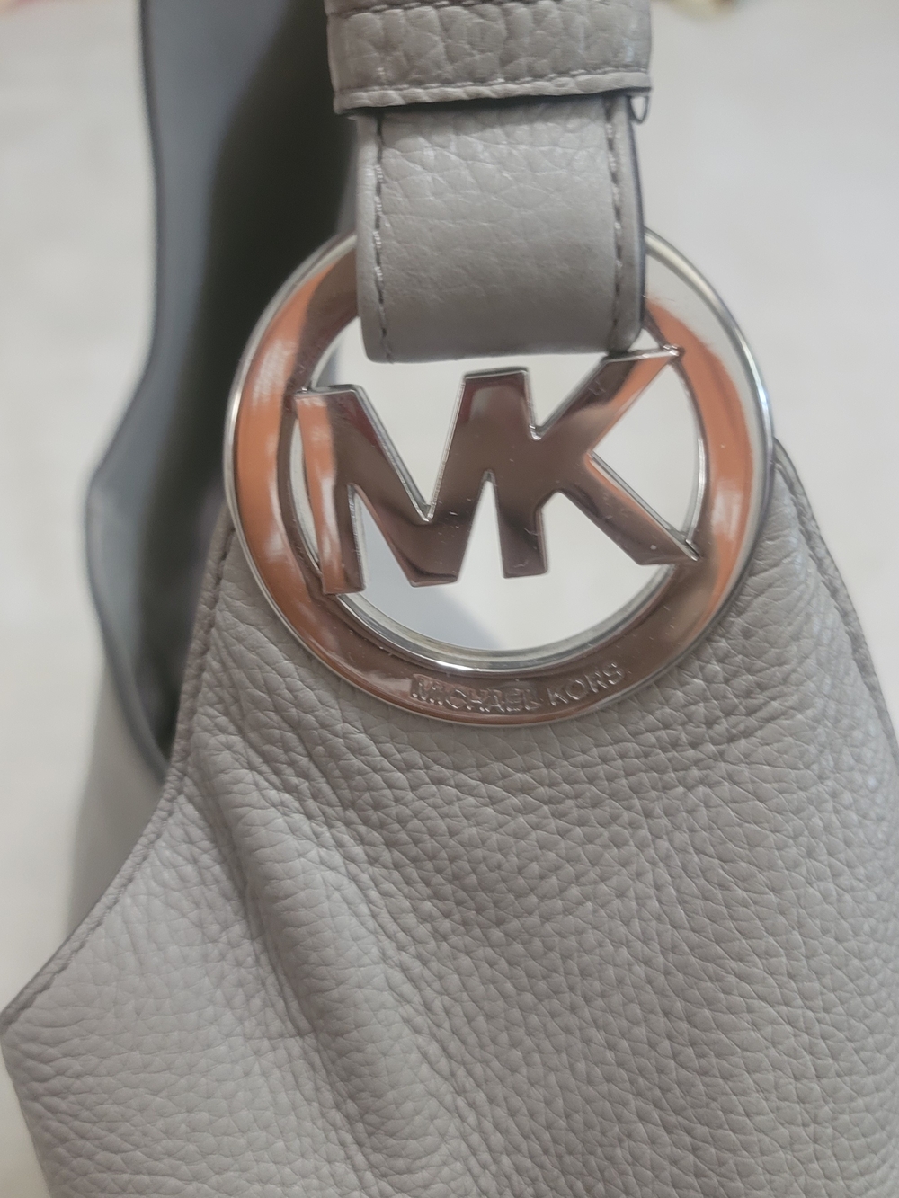 Michael Kors Pebbled Leather Hobo Bag in Light Gray with Silver MK Charm - Picture 8 of 9